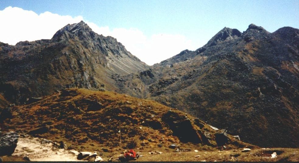 Dhunche to Gosaikunda trekking trail walking time and uphill route